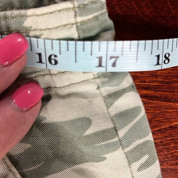 George & Martha Womens Camo Shorts 10 Shades of Green Button/Zip Fly Pockets EUC - Picture 12 of 15